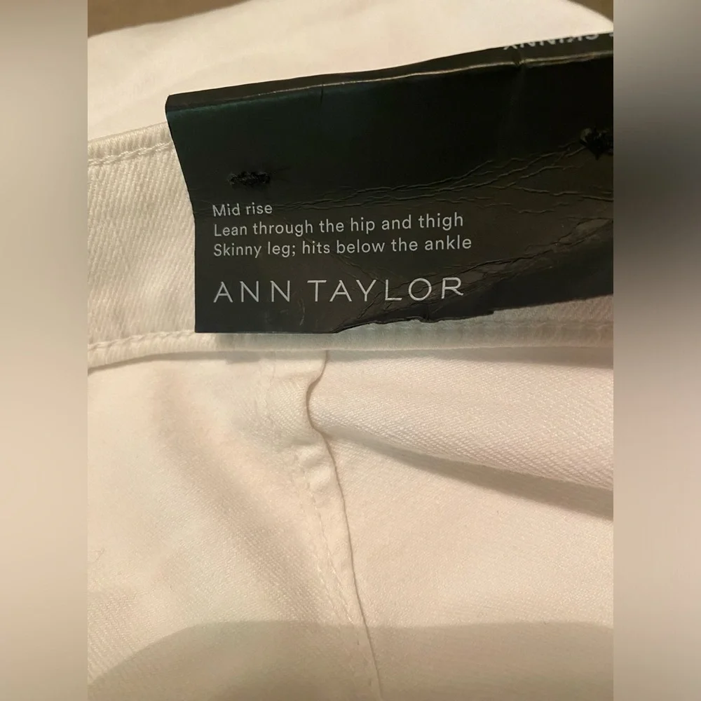 NWT - Ann Taylor White Skinny Jeans with Sailor Buttons - Sz 6 - Picture 4 of 9